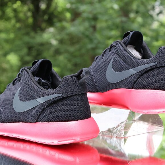 Nike Roshe Run Siren Red Men’s Size 10 main image 4